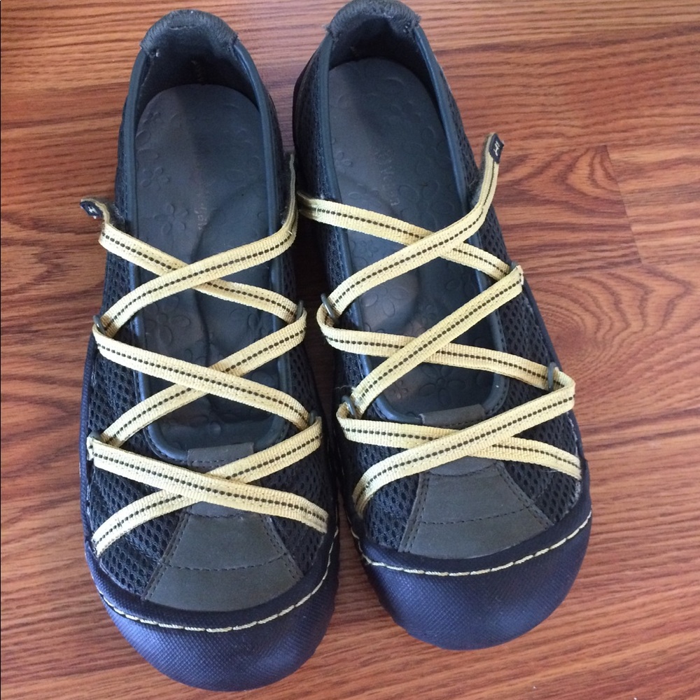 J-sport lace up sporty shoe! 8.5 size!